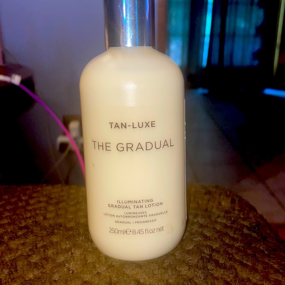 🌞THE GRADUAL ILLUMINATING GRADUAL TAN LOTION🌞
250ML